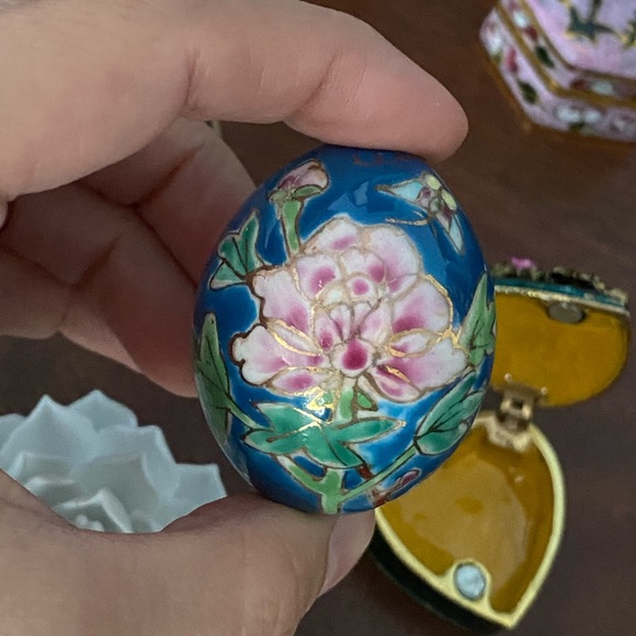 Small Trinket Collection Decor - Picture 6 of 13